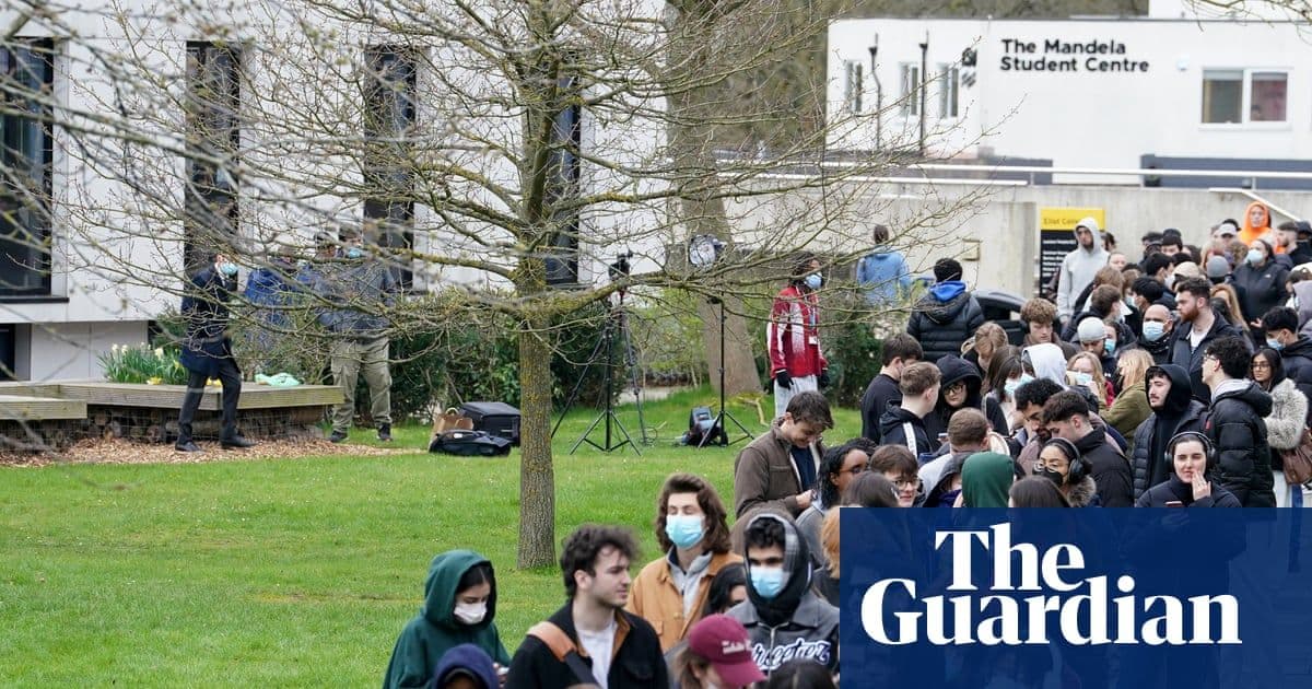 Meningitis Vaccine Shortage Hits Crisis Point as Desperate Parents Flood Pharmacies