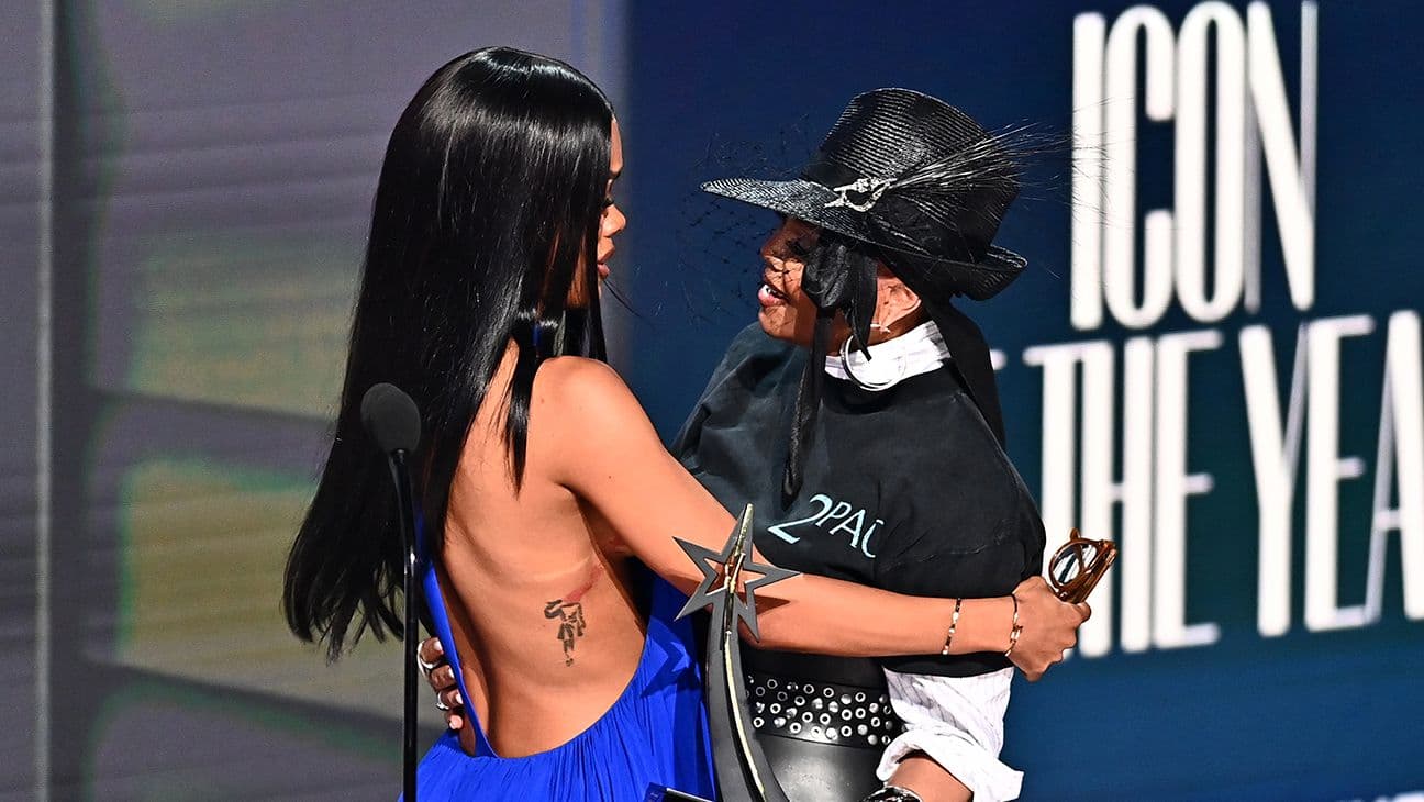 Teyana Taylor Breaks Down in Tears as Janet Jackson Hands Her the BET Icon of the Year Award