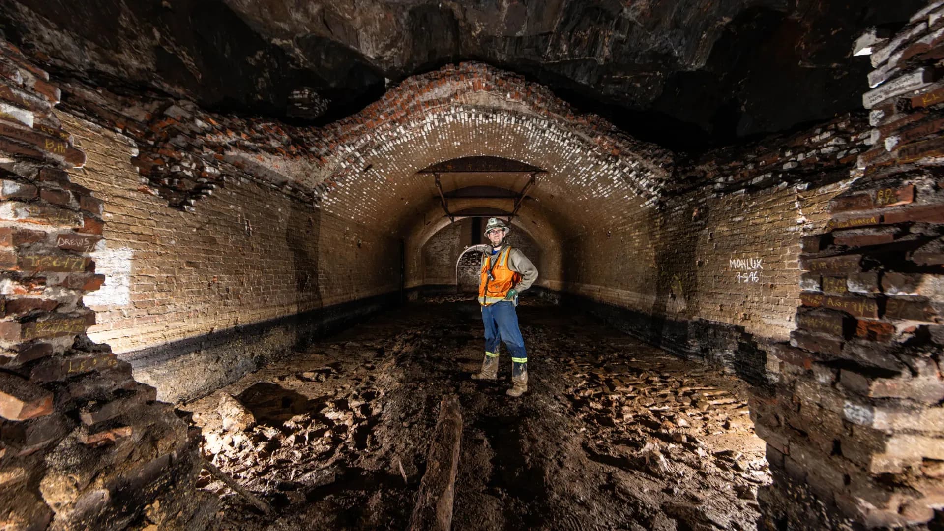 How Falling Rainwater Was Secretly Controlling Airflow Nearly a Mile Underground