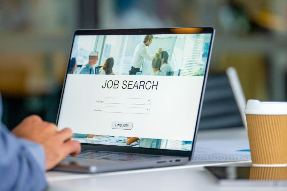 LinkedIn Data Reveals AI Is Not Yet Responsible for the Global Hiring Slowdown