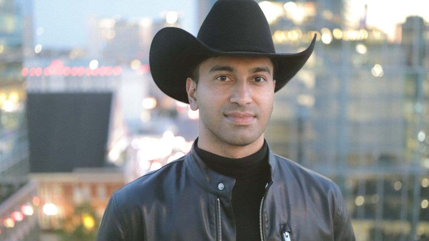 How Mo Sabri Is Rewriting Country Music History as a Muslim Pakistani American Artist