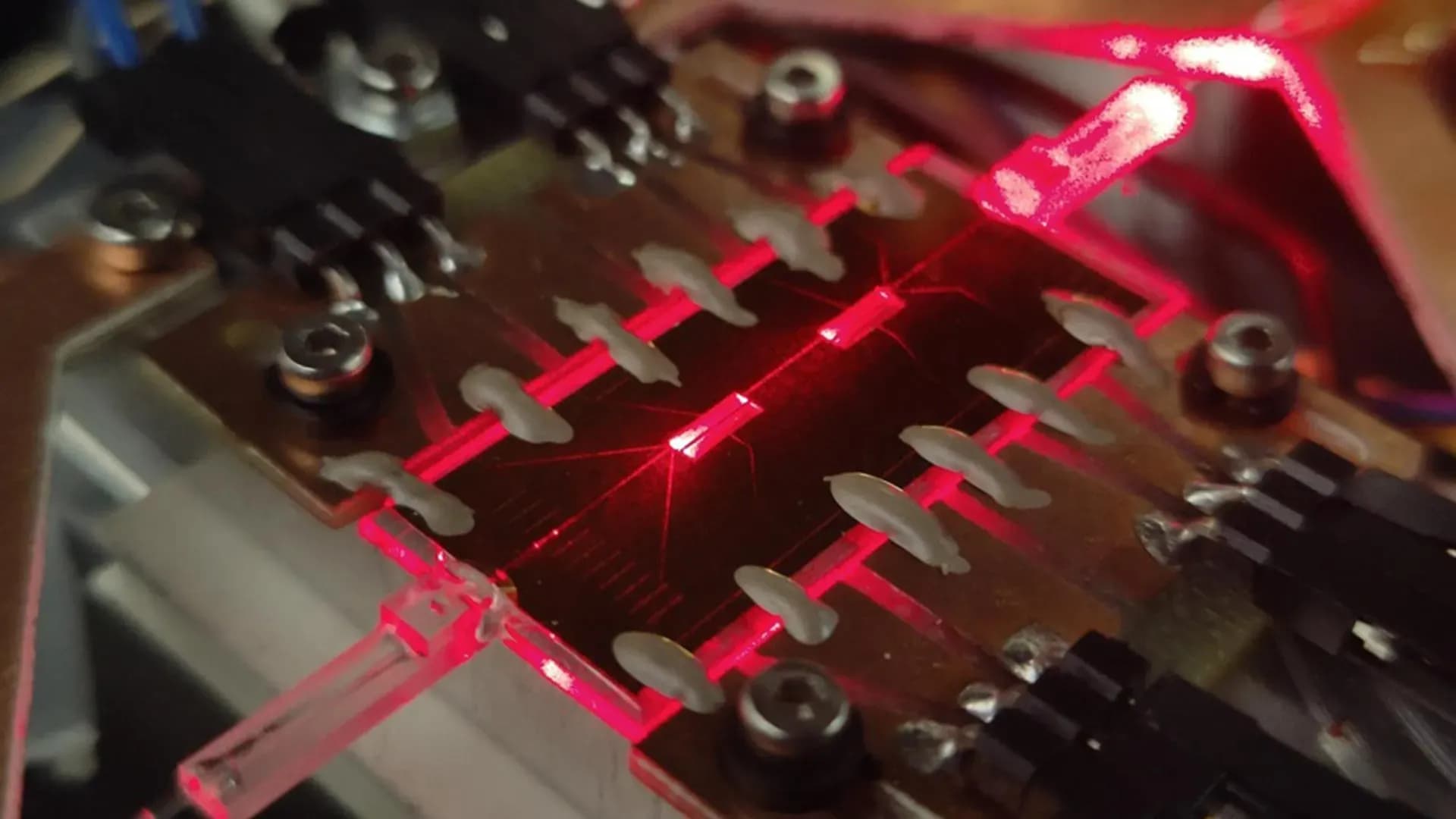 Ordinary Glass Is Now a Cutting-Edge Quantum Security Device — Here's How