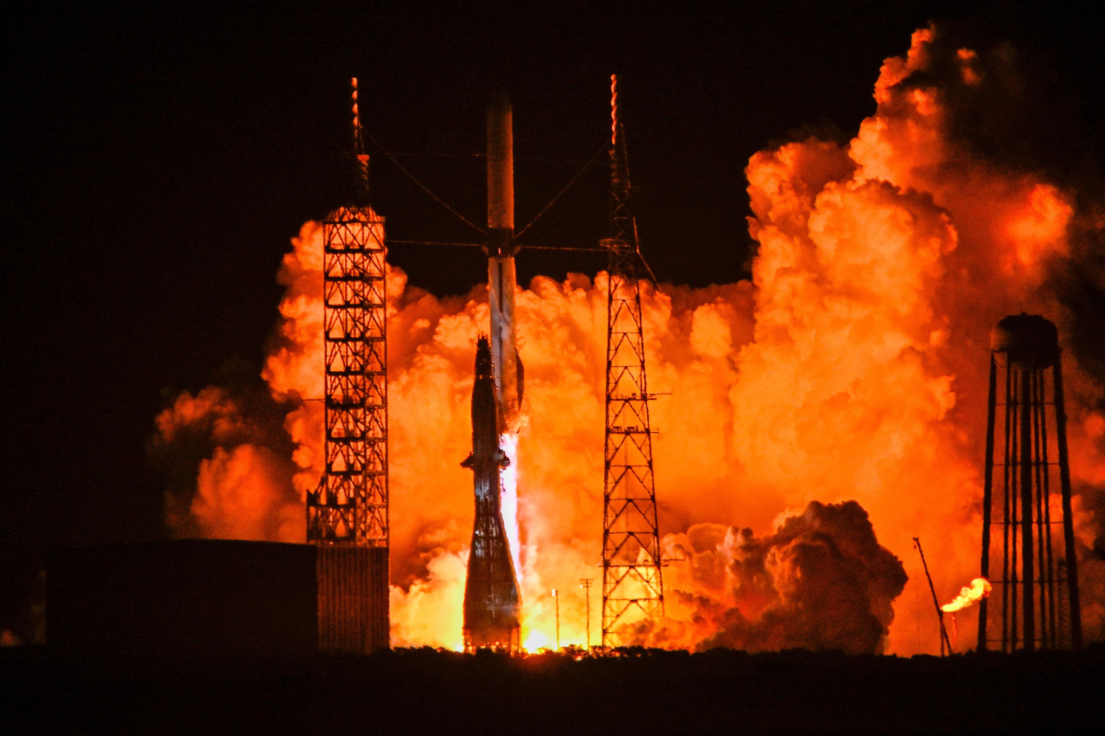Blue Origin's New Glenn Rocket Suffers Explosive Failure During Ground Test