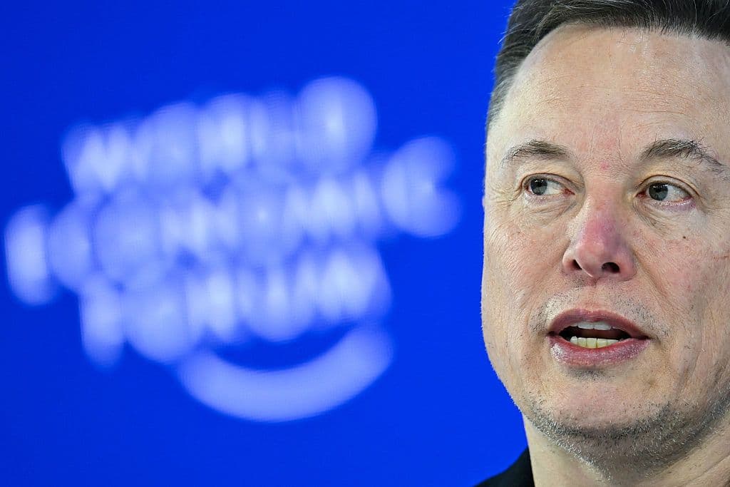 Elon Musk Declares Anthropic the AI Leader and Vows to Never Pull the Plug on Their Deal