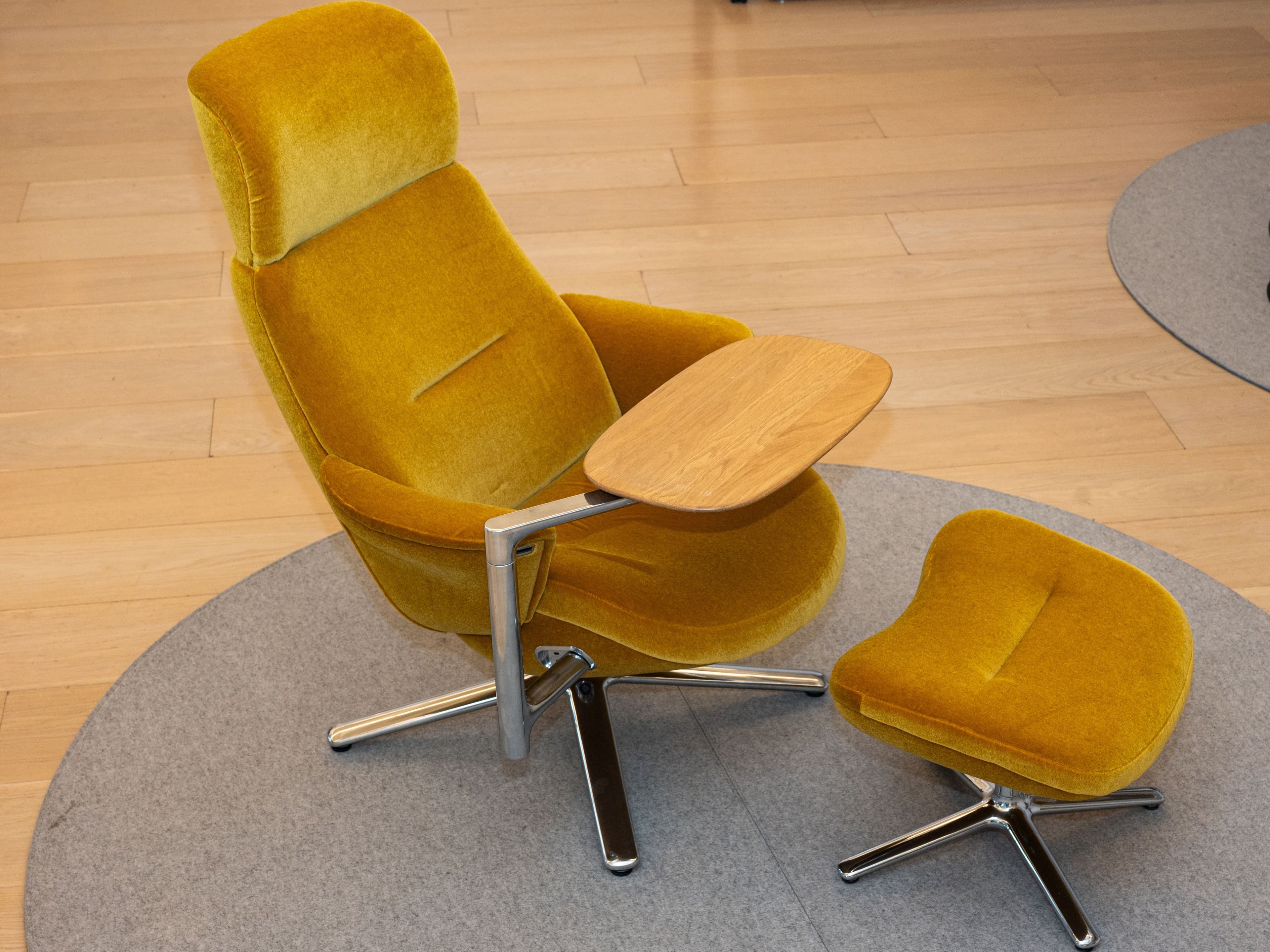 Humanscale's Diffrient Lounge Chair Redefines the Home Office Workstation at $15,000