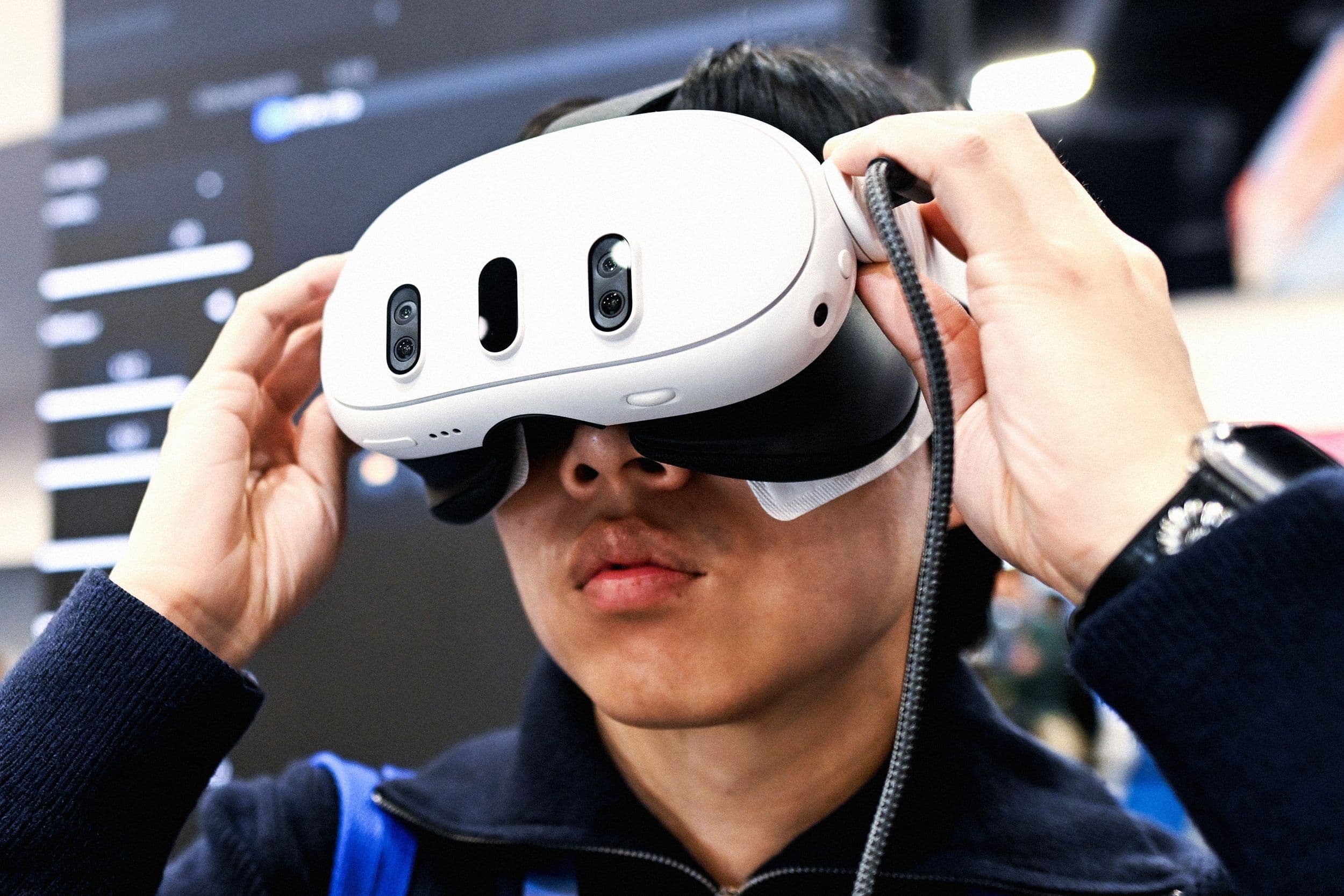 Meta Reverses Course, Pledges to Keep Horizon Worlds Running in VR